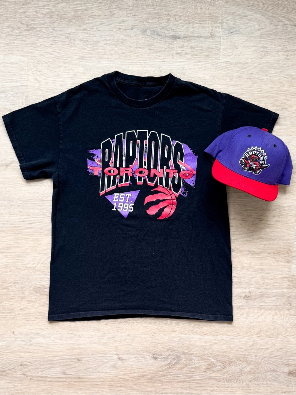Toronto Raptors Bundle: Mitchell & Ness Wool Blend SnapBack Hat + Graphic Tee (M